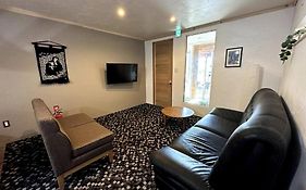 Aoba Hakuba Self-Contained Home